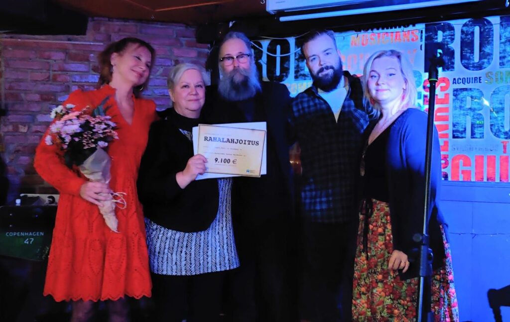 Rovaniemen Wanhat Markkinat lahjoitti 9100 euroa Lapin ensi- ja turvakodille